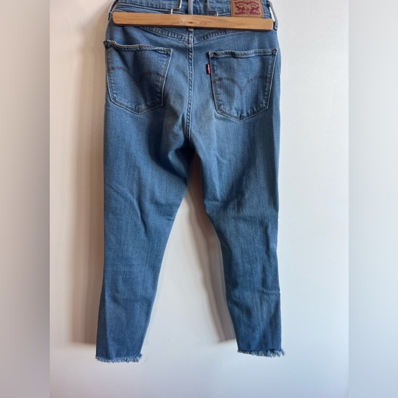 Levi's 721 High Rise Light Wash Distressed Skinny Jeans - Size 27 - Picture 2 of 9